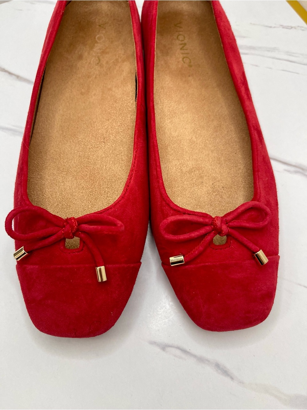 Vionic Klara Red Suede Square Toe Ballet Flats Bow Gold Hardware 10 Wide - Picture 7 of 10